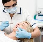 Безболезненное лечение зубов лазером проводят в клинике «32 Дент»